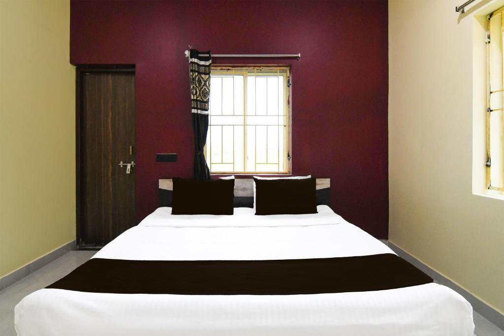 Postel nebo postele na pokoji v ubytování Super Hotel O MNJ Mansion