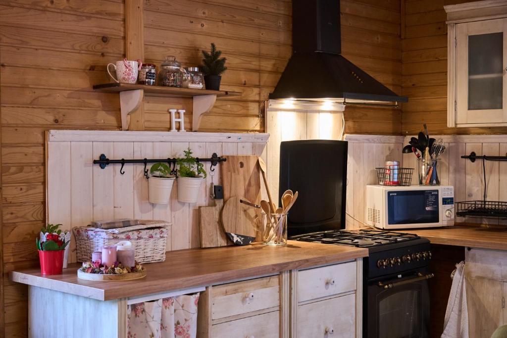 Kuchyň nebo kuchyňský kout v ubytování Cosy Forest House