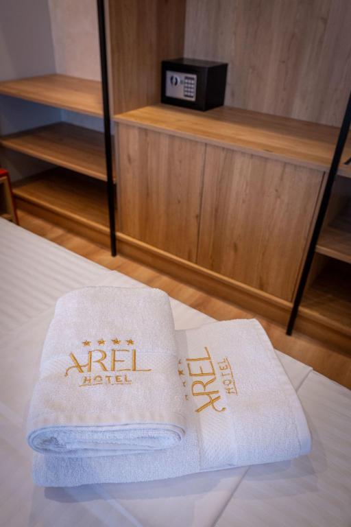 Postel nebo postele na pokoji v ubytování Arel Hotel