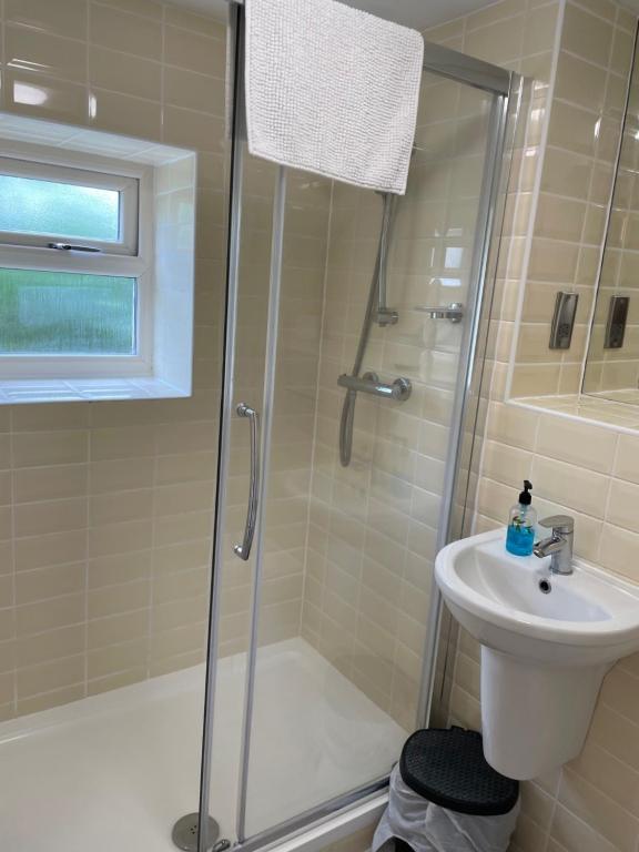 Ein Badezimmer in der Unterkunft Cotswold Merrymouth Inn