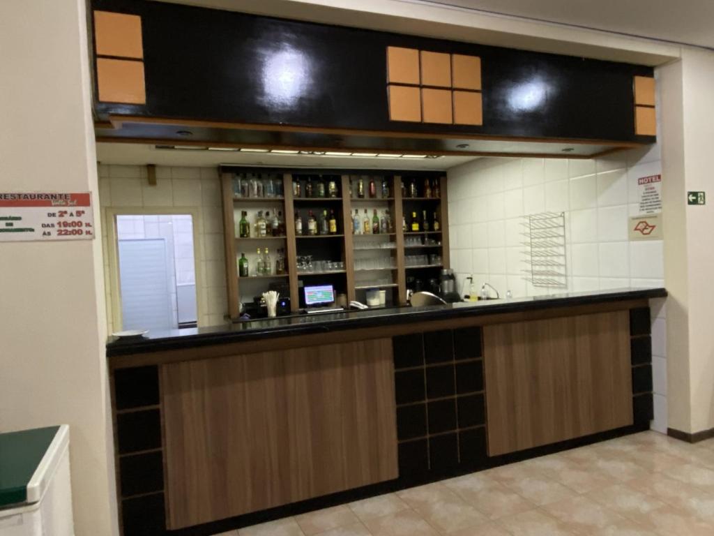 a kitchen with a bar in a room at Hotel Valle Sul in Registro