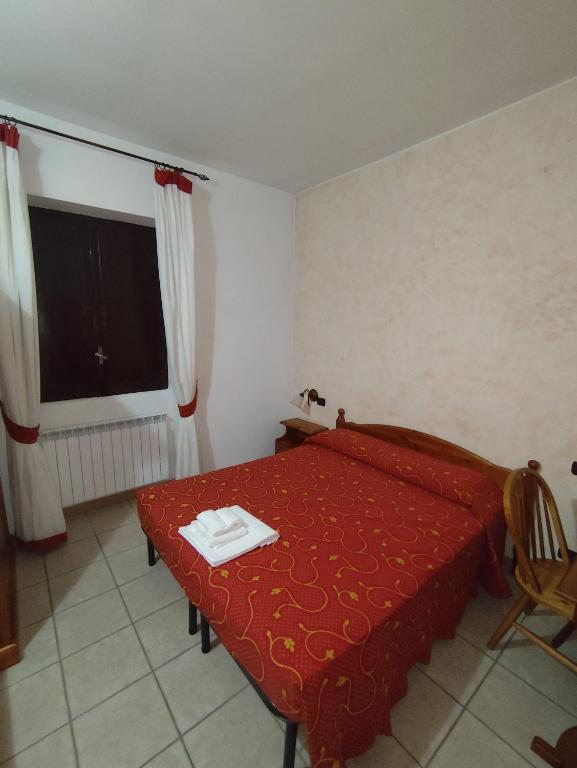 Postel nebo postele na pokoji v ubytování Hotel il Rifugio del Lupo scanno