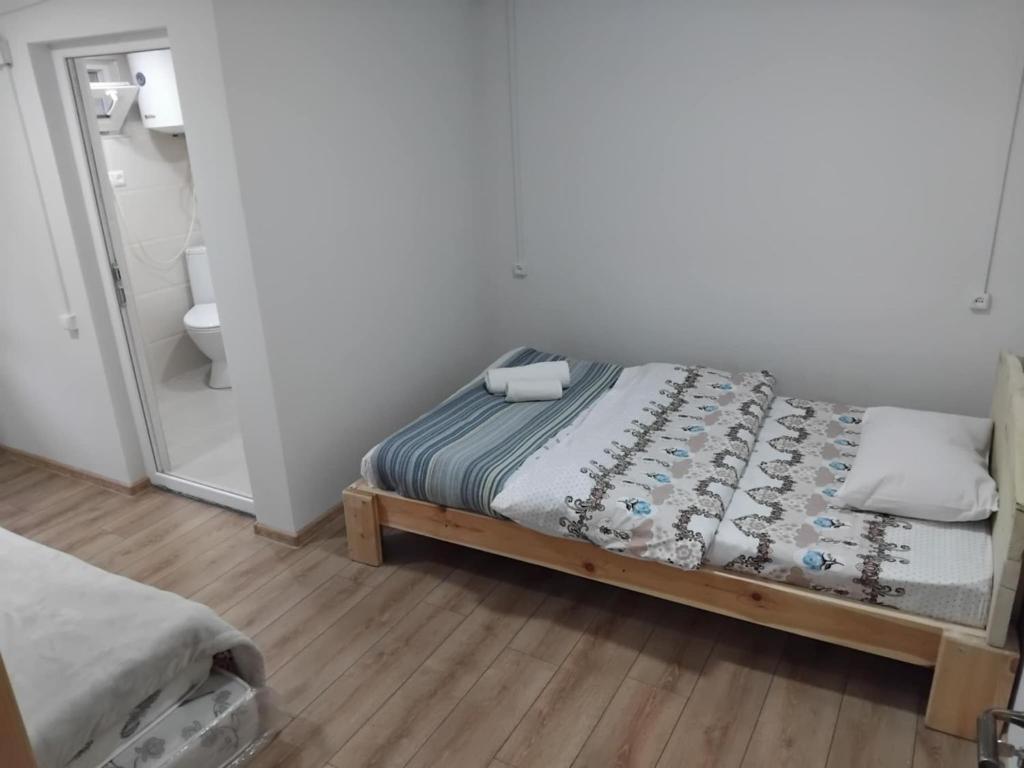 Postel nebo postele na pokoji v ubytování Tebdi Qor, Warm Home