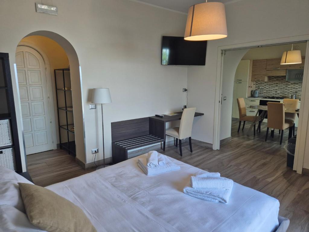 Taormina Palace Hotel - Two-Bedroom Apartment With Balcony