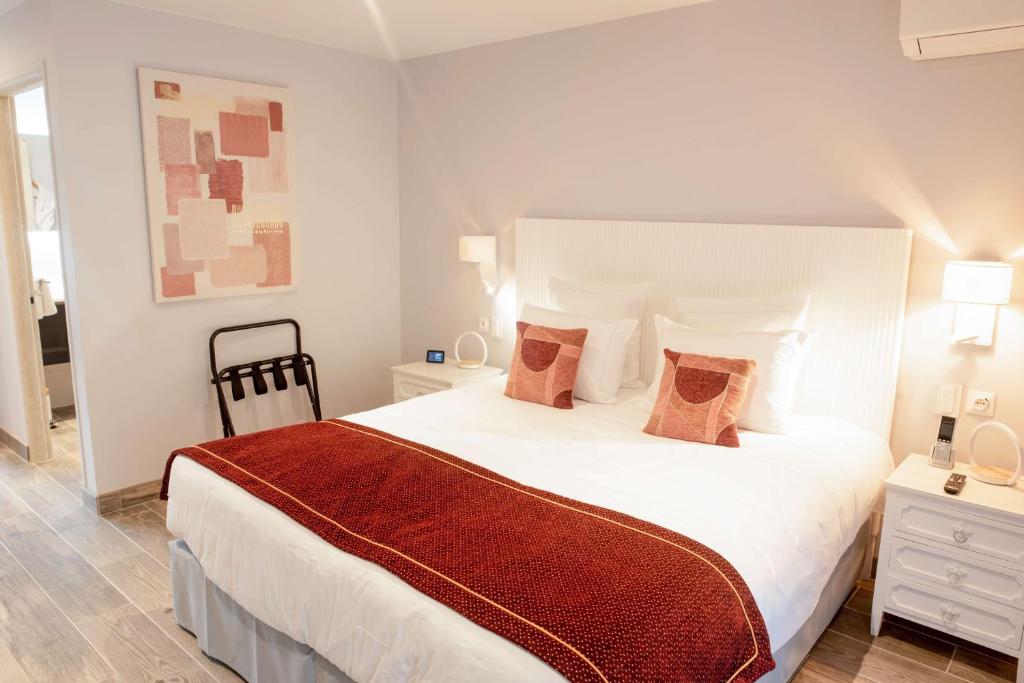 Domaine Ribiera, Hotel 5 Etoiles, SPA & Golf - Forcalquier - Room King Con Mountain View
