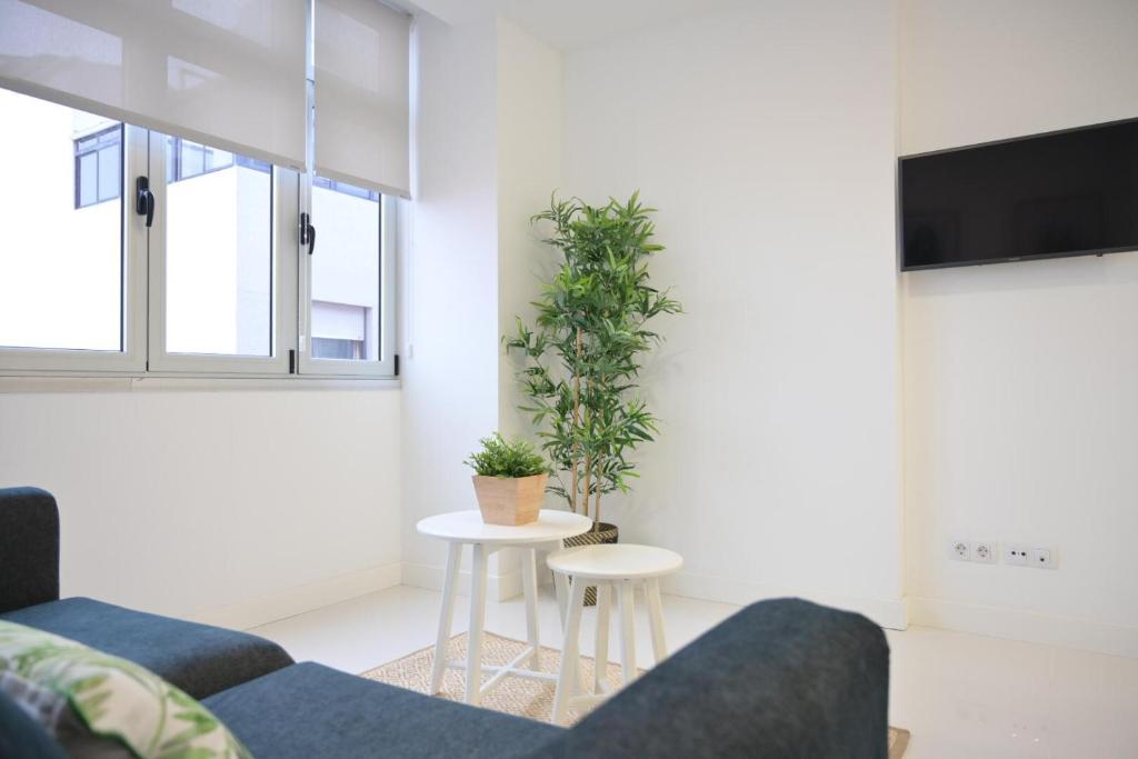 A television and/or entertainment centre at Apartamento Luis Morote Plaza Santa Catalina