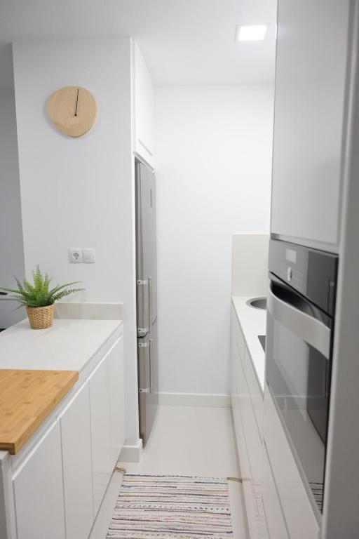 A kitchen or kitchenette at Apartamento Luis Morote Plaza Santa Catalina