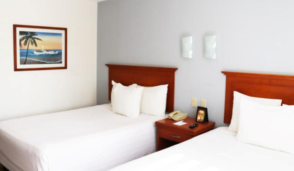 Кровать или кровати в номере Araiza Palmira Hotel y Centro de Convenciones