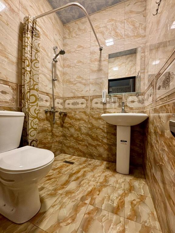 Koupelna v ubytování Styopa Hotel