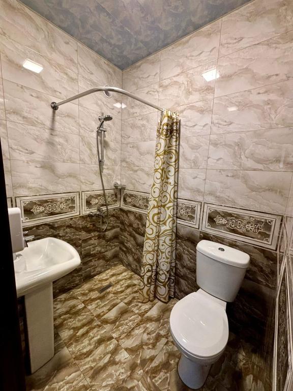 Koupelna v ubytování Styopa Hotel