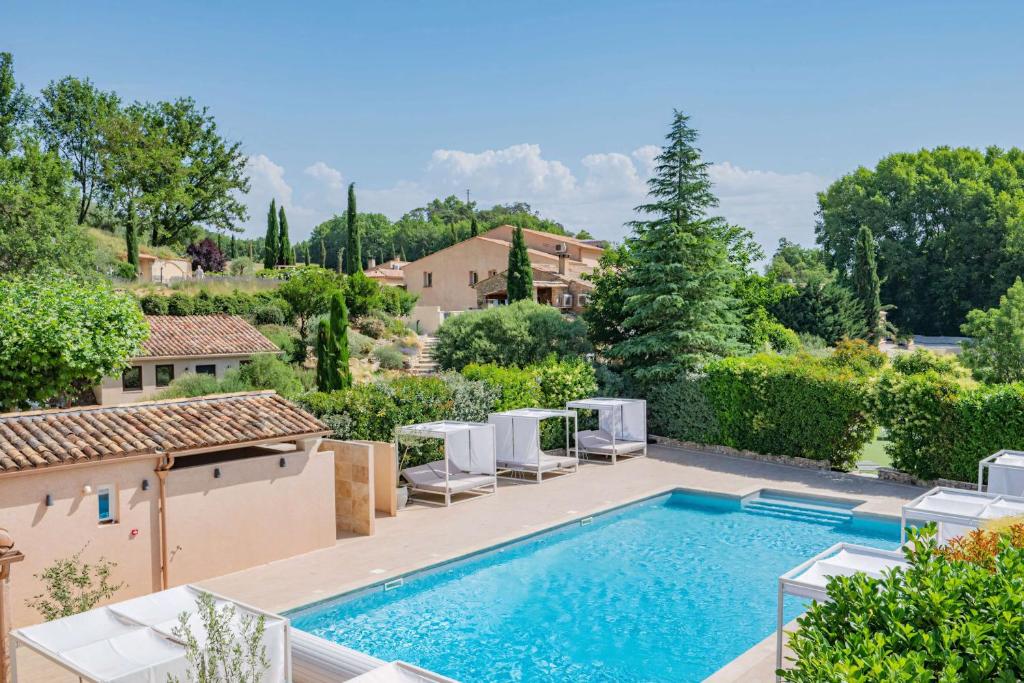 Bazén v ubytování Domaine Ribiera, Hotel 5 Etoiles, SPA & Golf - Forcalquier nebo v jeho okolí