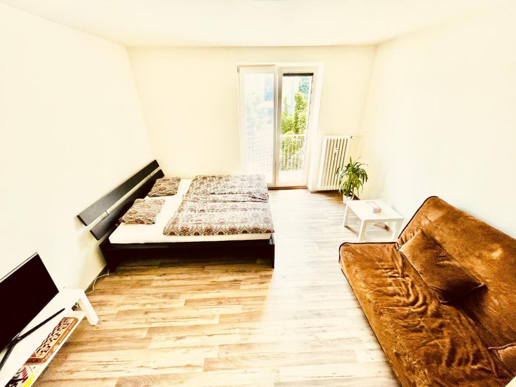Postel nebo postele na pokoji v ubytování ZAROHEM 2 bedrooms APARTMENT in center with balcony