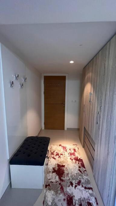 Postel nebo postele na pokoji v ubytování Cozy 4-Bedroom In Marina Marassi