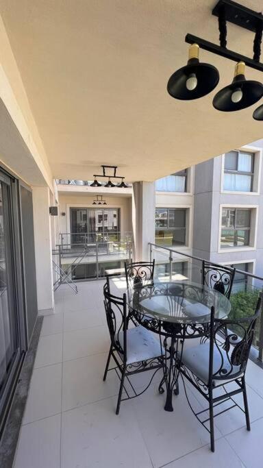 Balkón nebo terasa v ubytování Cozy 4-Bedroom In Marina Marassi
