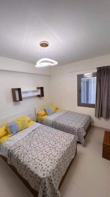 Postel nebo postele na pokoji v ubytování Cozy 4-Bedroom In Marina Marassi