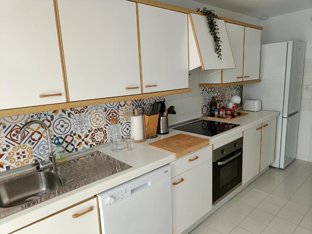 Kuchnia lub aneks kuchenny w obiekcie Estepona Golf Apartment