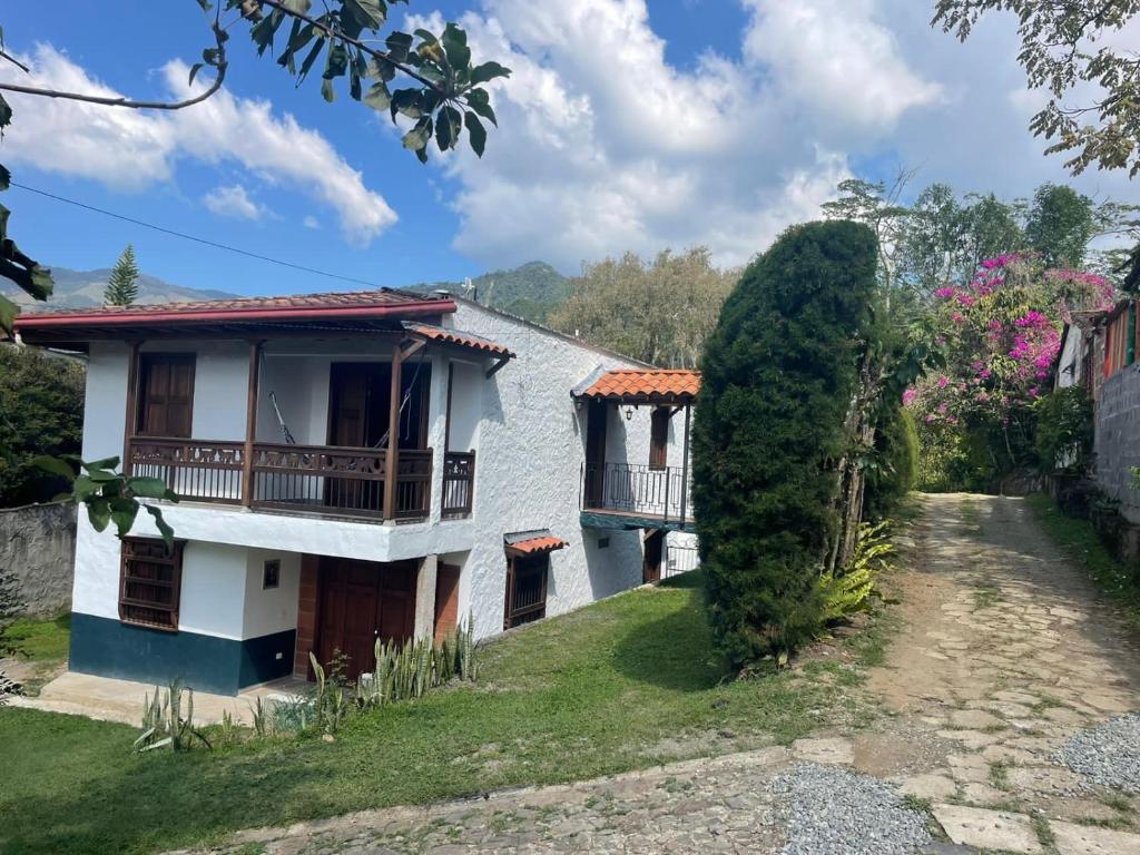 Το κτήριο όπου στεγάζεται  το διαμέρισμα