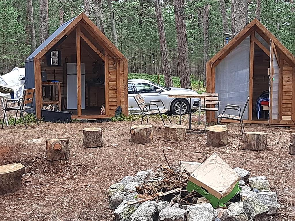 El edificio en el que está el campamento