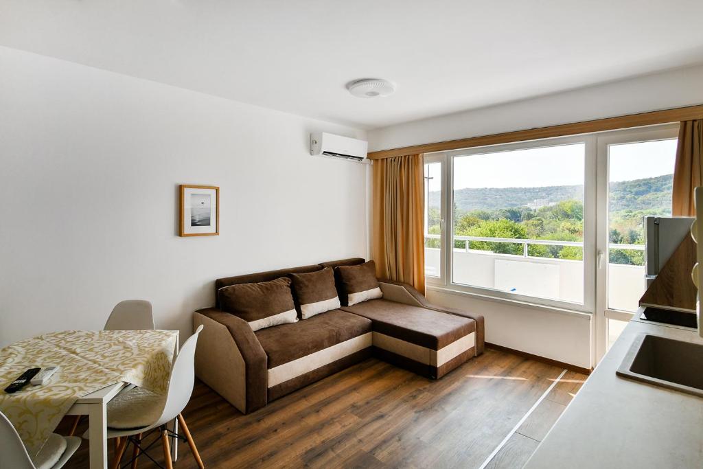 Asparuhovo 1BR free parking zone