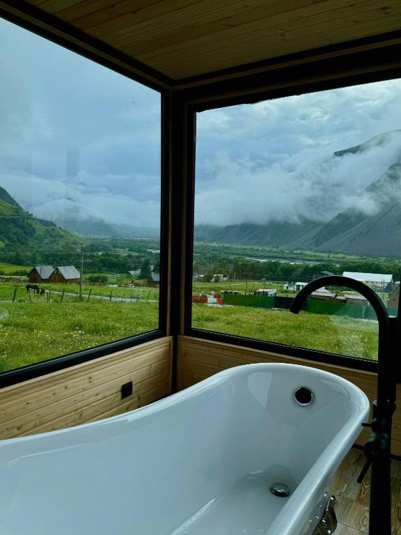 Kazbegi Inn Cottages - Three-Bedroom Chalet