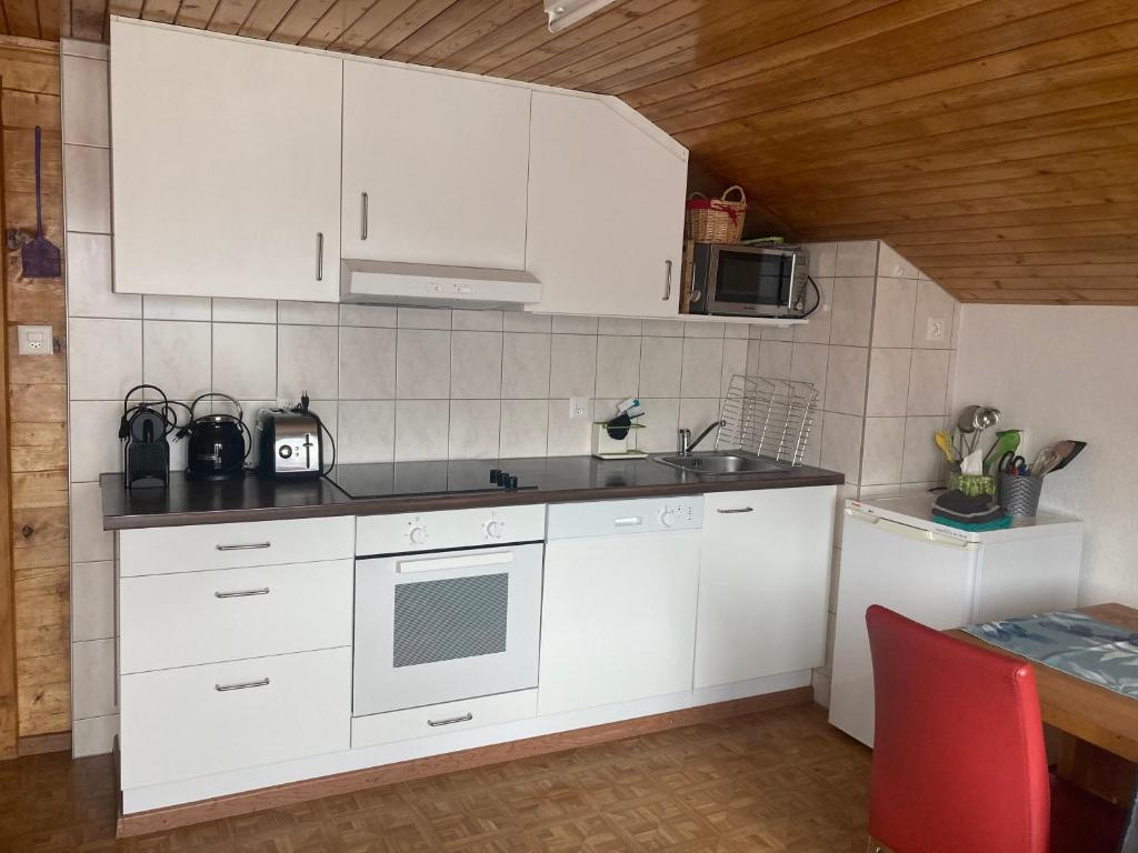 Kuchyň nebo kuchyňský kout v ubytování Haus Dorfblick