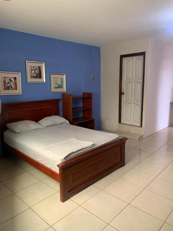 Postel nebo postele na pokoji v ubytování Habitaciones amobladas - Manabí suites