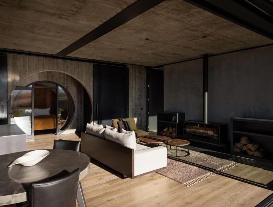 Posezení v ubytování Bunker House