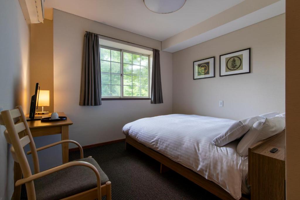 Uma cama ou camas num quarto em Fujiyama Inn Conifer
