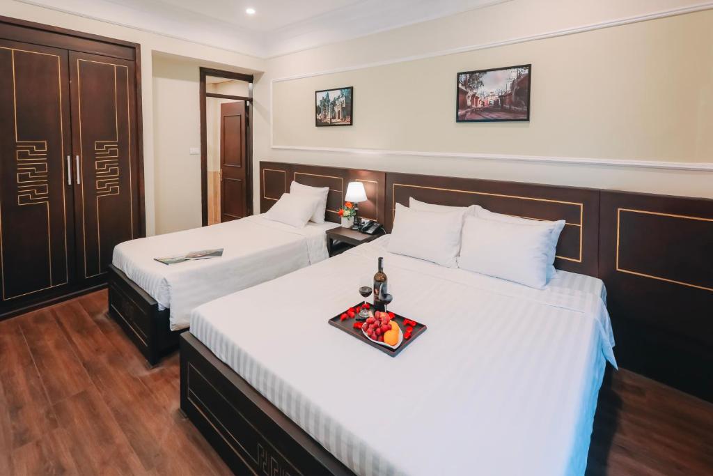 Postel nebo postele na pokoji v ubytování Hanoi Hotel & Spa