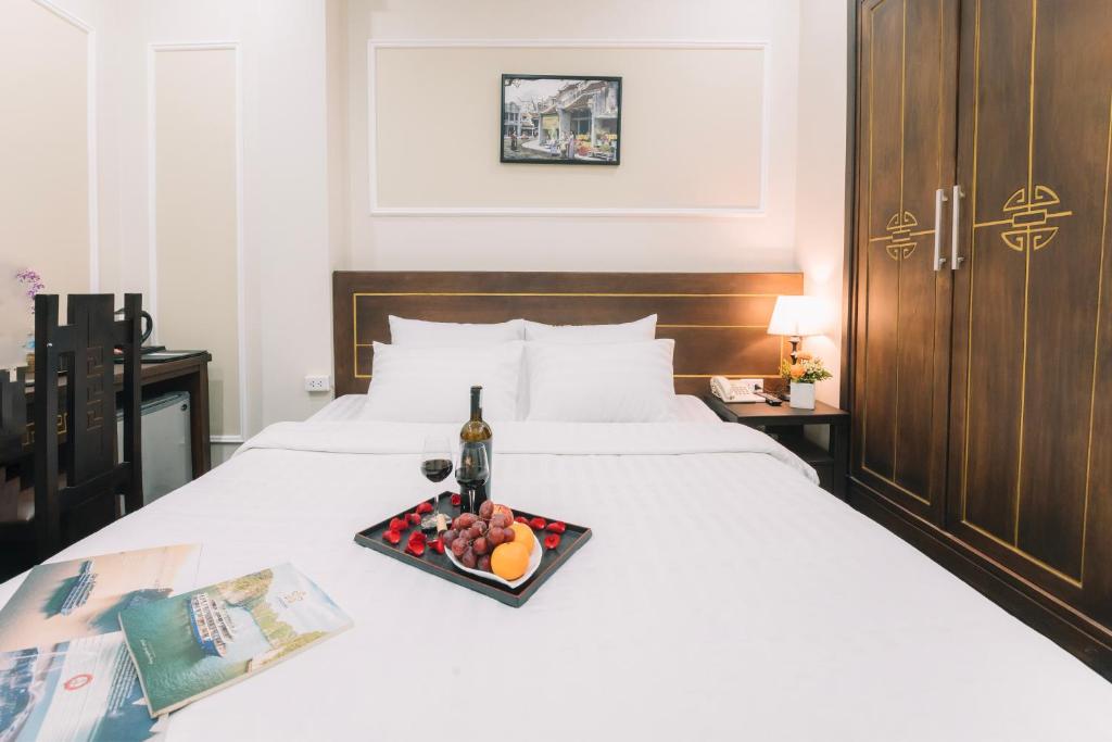 Postel nebo postele na pokoji v ubytování Hanoi Hotel & Spa