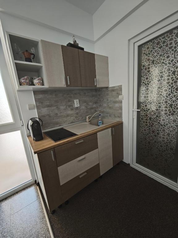 Kuchyň nebo kuchyňský kout v ubytování Camere de închiriat Havana Beach