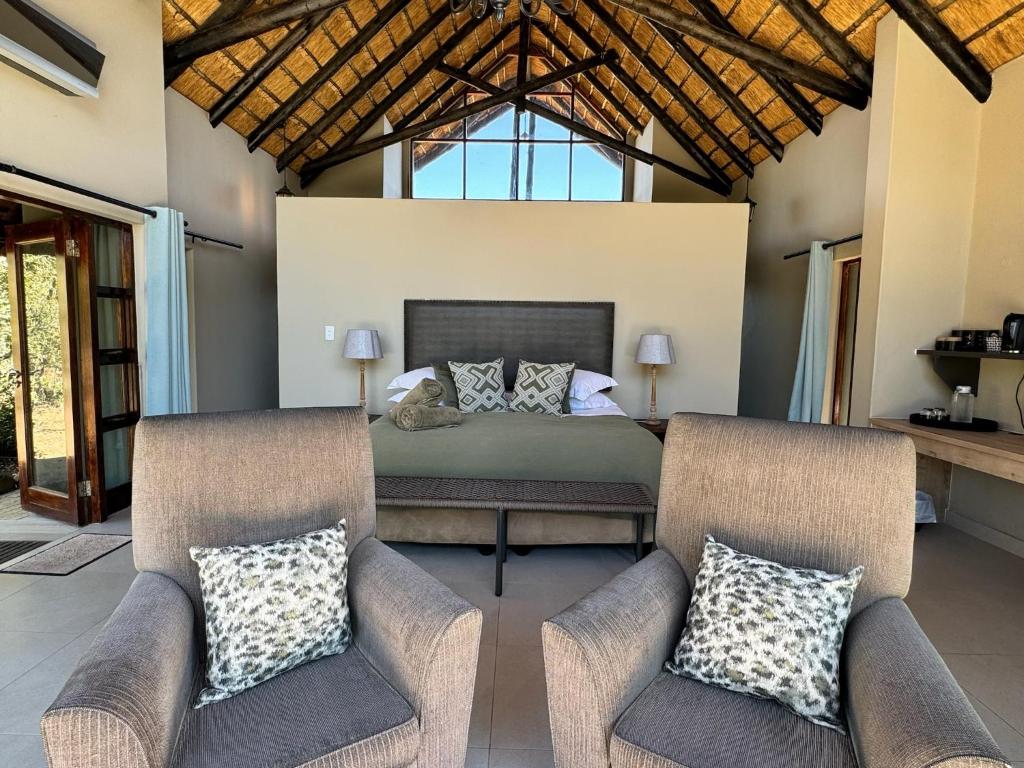 Posezení v ubytování Pangolin Game Lodge - Self Catering, incl 2 game drives per day