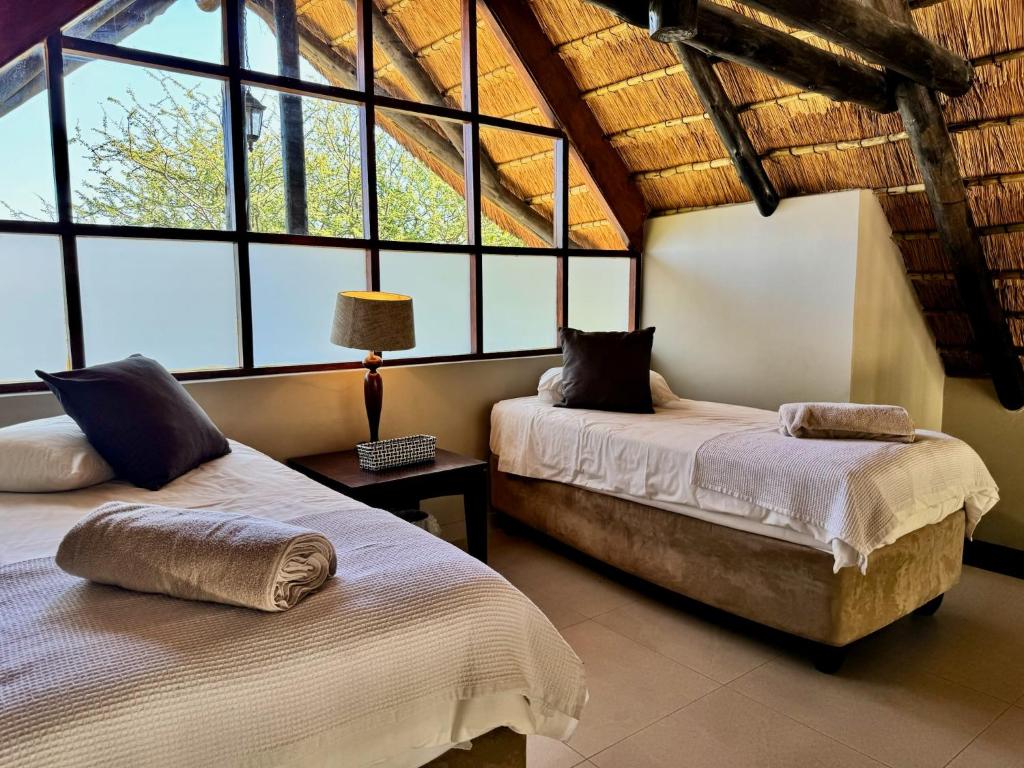 Postel nebo postele na pokoji v ubytování Pangolin Game Lodge - Self Catering, incl 2 game drives per day