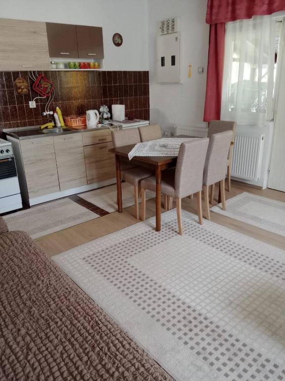 Köök või kööginurk majutusasutuses Apartman Marija