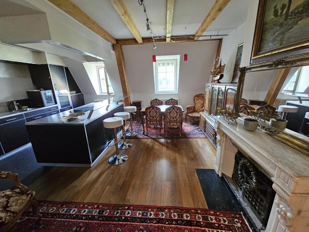 Double High-End Central Apartment & Up to 7 seats Cars Rental Option - Resim 9