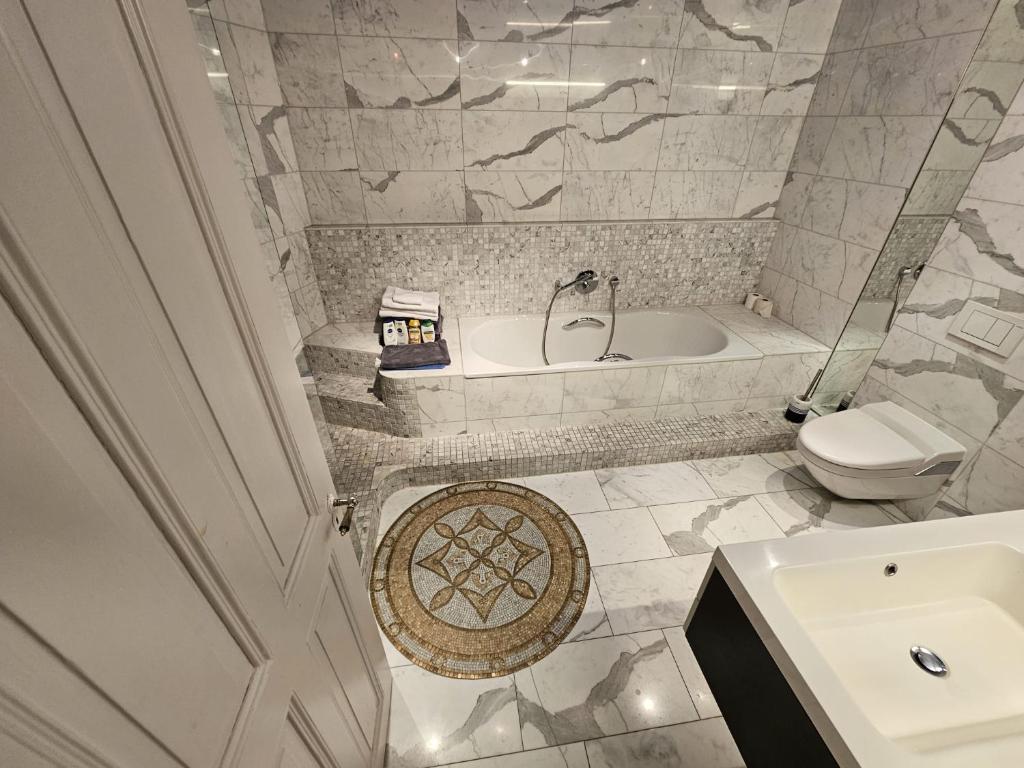 Double High-End Central Apartment & Up to 7 seats Cars Rental Option - Resim 10