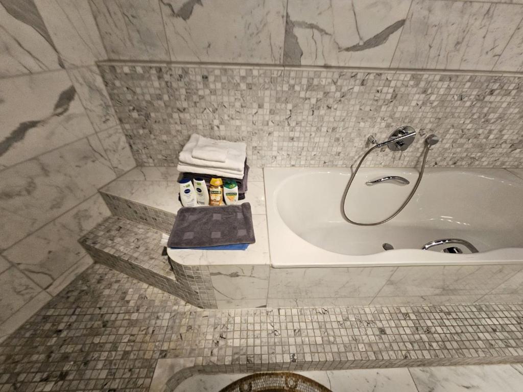 Double High-End Central Apartment & Up to 7 seats Cars Rental Option - Resim 6