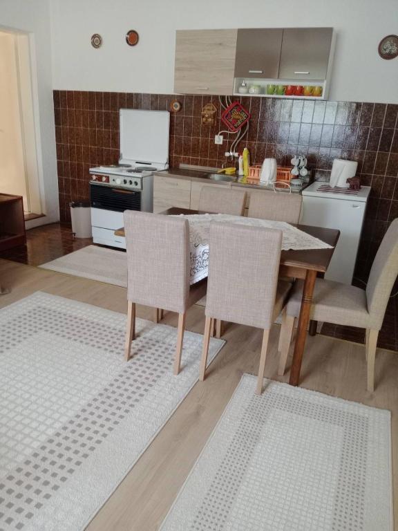 Köök või kööginurk majutusasutuses Apartman Marija