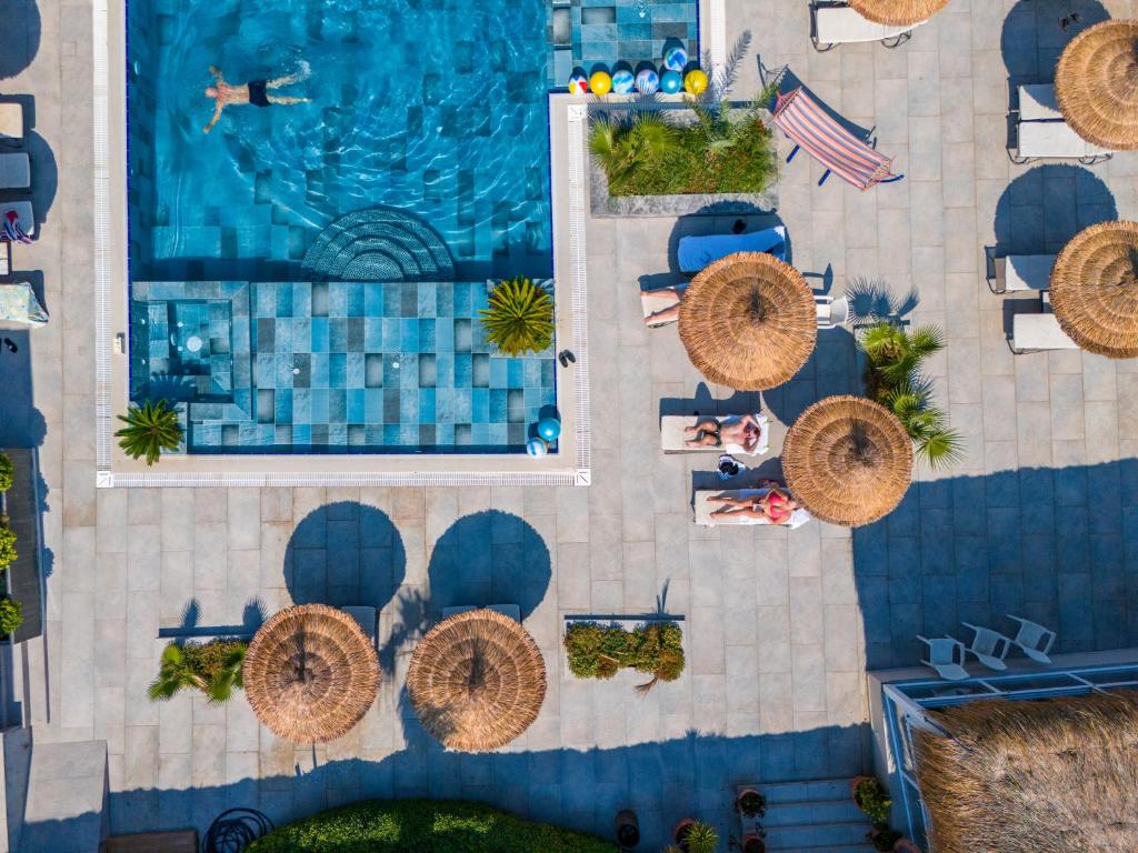 Bazén v ubytování Manolya Hotel nebo v jeho okolí