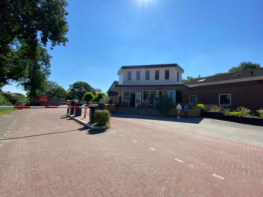 a brick parking lot in front of a building at Camping Heino in Heino