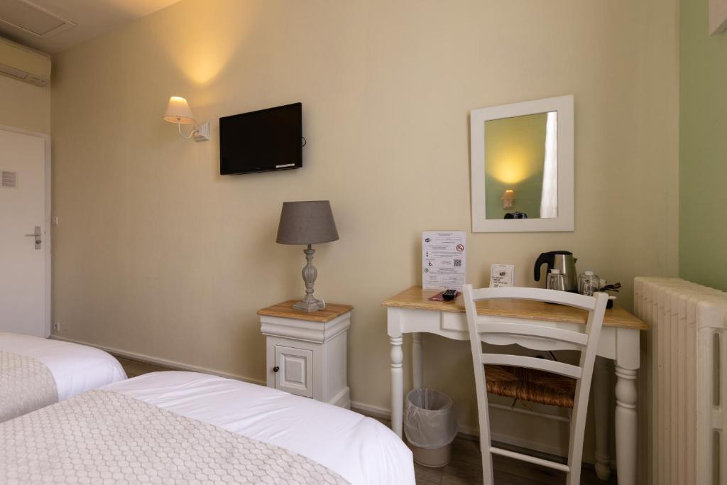 The Originals City, Hôtel de Bordeaux, Bergerac centre - Standard Twin Room With Air Conditioning