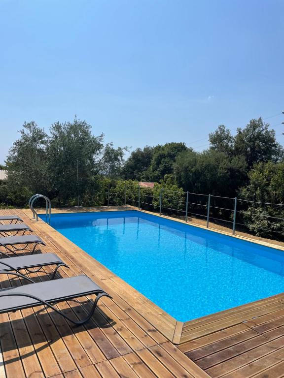 Bazén v ubytování Villa Mila with private pool by Olivestone Village nebo v jeho okolí