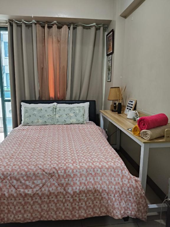 Letto o letti in una camera di LDN Secret Crib 2F - Two Palm Tree Newport City