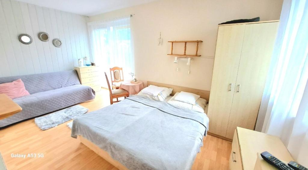 Postel nebo postele na pokoji v ubytování Pod Słoneczkiem 1