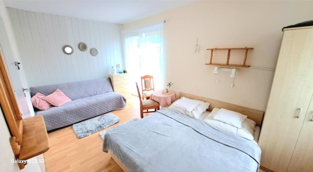 Postel nebo postele na pokoji v ubytování Pod Słoneczkiem 1
