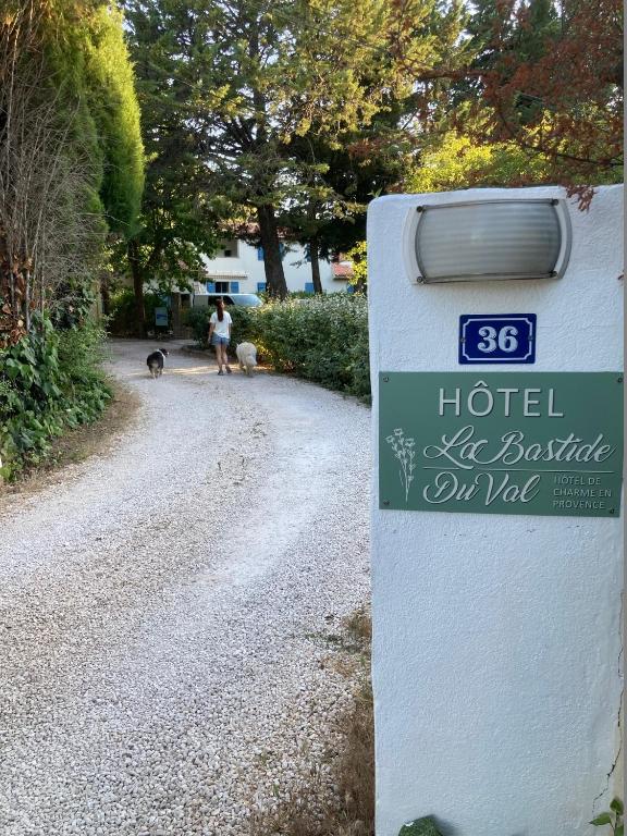 Certifikát, hodnocení, plakát nebo jiný dokument vystavený v ubytování La Bastide du Val