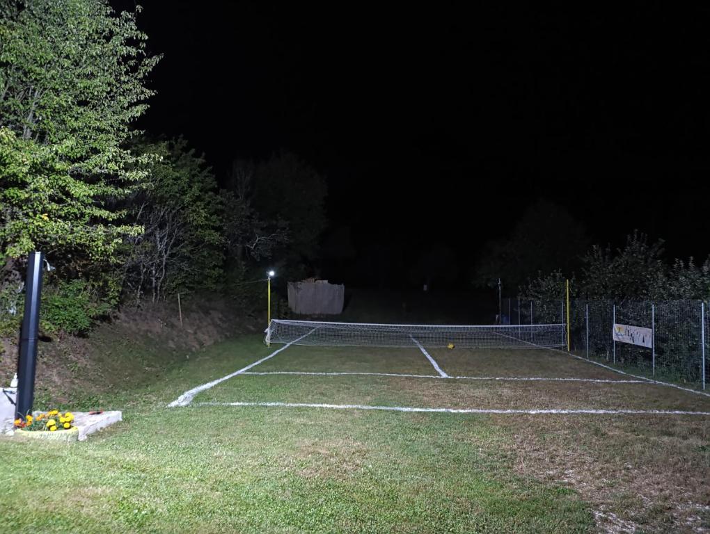 Tenis a/nebo squash v ubytování Glamping Vlad nebo okolí