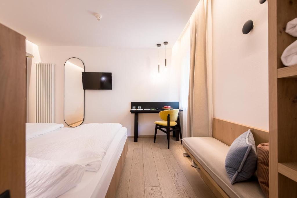 Postel nebo postele na pokoji v ubytování Kronplatz-Resort Hotel Kristall