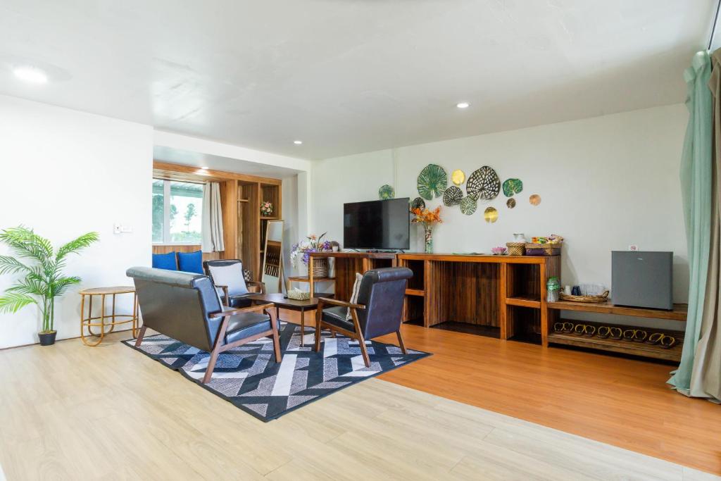 Varni Homestay - Sala Familiar De Lujo