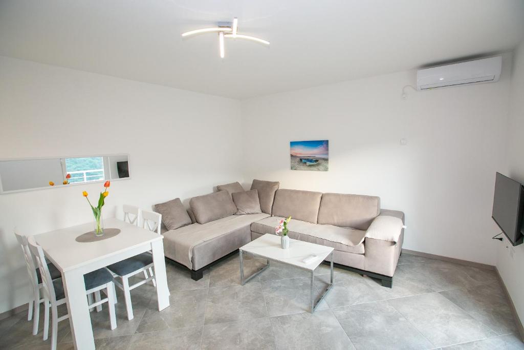 a living room with a couch and a table at Vila Varagic in Budva